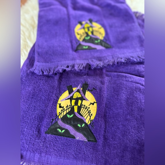 Jay Franco Halloween Haunted House Towels - Picture 3 of 5